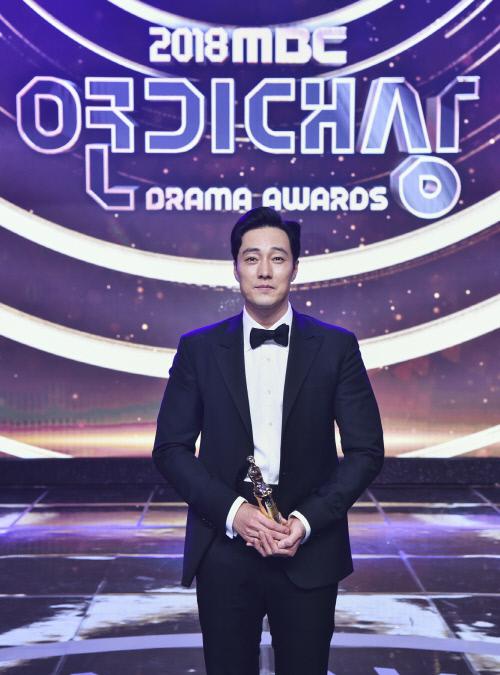 دانلود جشنواره 2018 MBC Drama Awards